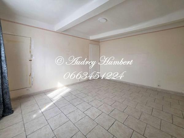VALENSOLE, MAISON DE VILLAGE de 86 m² avec terrasse, jardinet et combles