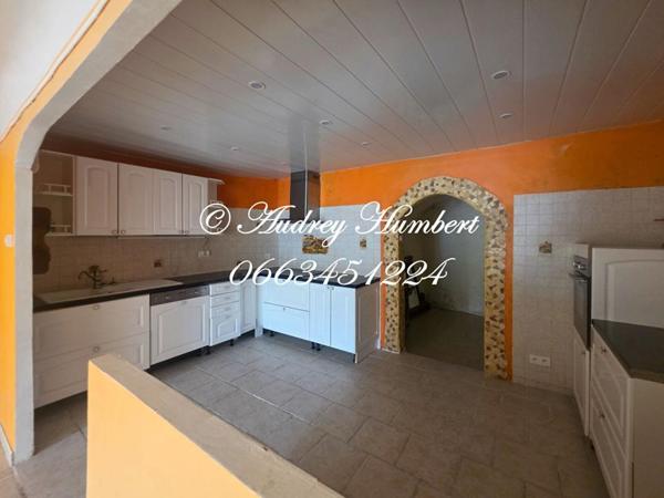VALENSOLE, MAISON DE VILLAGE de 86 m² avec terrasse, jardinet et combles