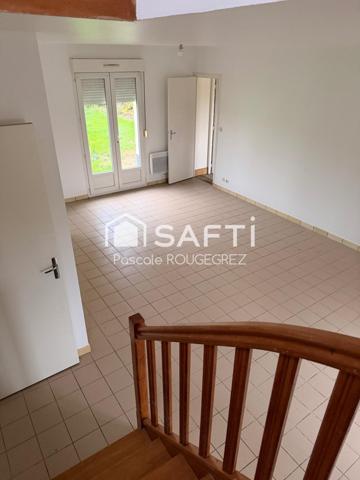 jolie maison dans un village calme, lumineuse