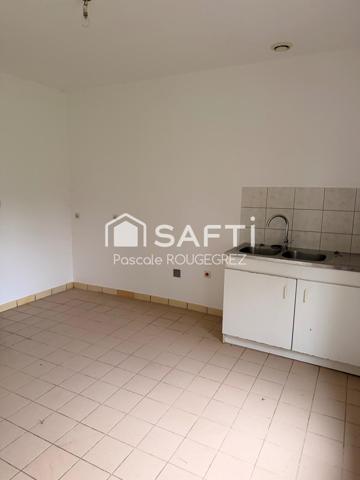 jolie maison dans un village calme, lumineuse