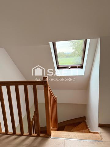 jolie maison dans un village calme, lumineuse