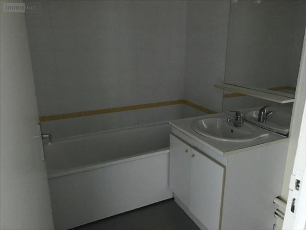 Appartement à louer à Pont-de-l'Arche dans l'Eure (27340), ref : 27063-187495