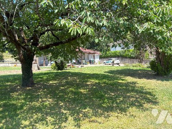 Pavillon de plain-pied avec garage et jardin clos , à 10 minutes  de l'échangeur d'autoroute  !