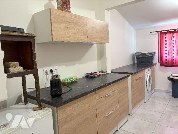 Pavillon de plain-pied avec garage et jardin clos , à 10 minutes  de l'échangeur d'autoroute  !