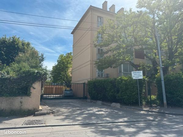 Parking / box Avignon 16 m2