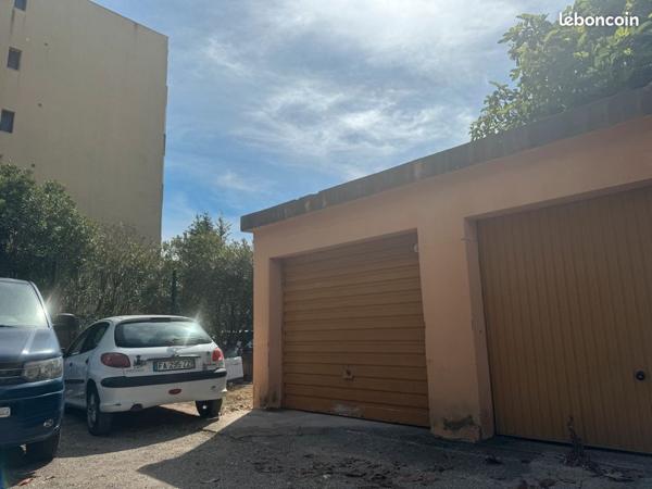 Parking / box Avignon 16 m2