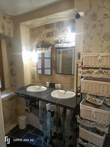 À vendre - Maison mitoyenne 1 côté, 4 pièces située à Largentière (07110)