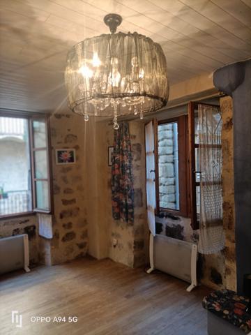 À vendre - Maison mitoyenne 1 côté, 4 pièces située à Largentière (07110)