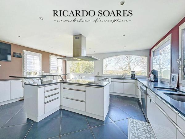 DEMEURE D'EXCEPTION / 500m2 / 4 SUITES / PISCINE / SALLE DE JEUX / TERRAIN 2700m2