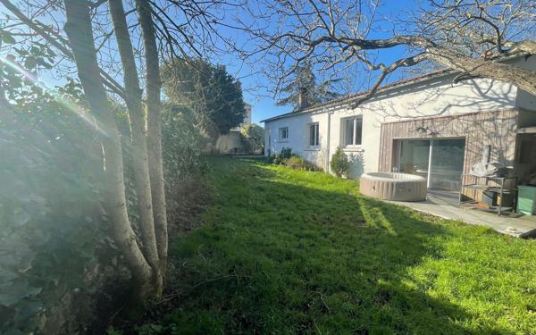 Maison à vendre    7 pièces • 190 m2 L'Houmeau