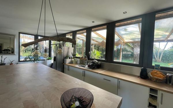 Maison à vendre    7 pièces • 190 m2 L'Houmeau