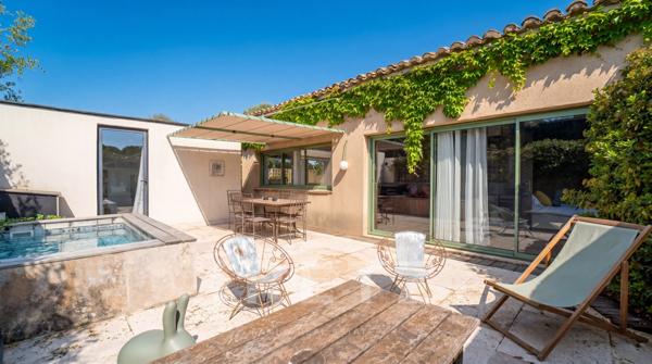 Mazet avec terrasse, dépendance et piscine – Saint-Rémy-de-Provence