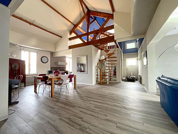 À vendre : Appartement spacieux de 4 pièces à COURCY !