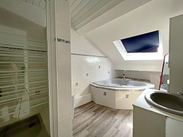 À vendre : Appartement spacieux de 4 pièces à COURCY !