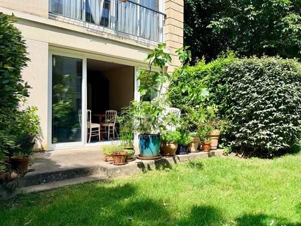 Sèvres rive droite - Grand T1 bis avec terrasse, parking et cave - Résidence recherchée