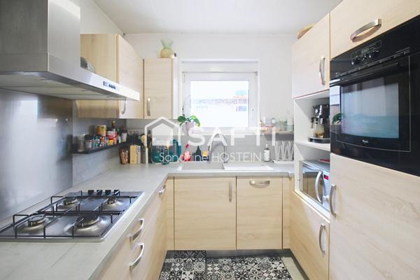 Maison libre 3 côtés avec terrasse, jardin et grand garage!