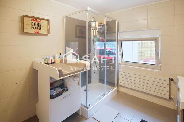 Maison libre 3 côtés avec terrasse, jardin et grand garage!