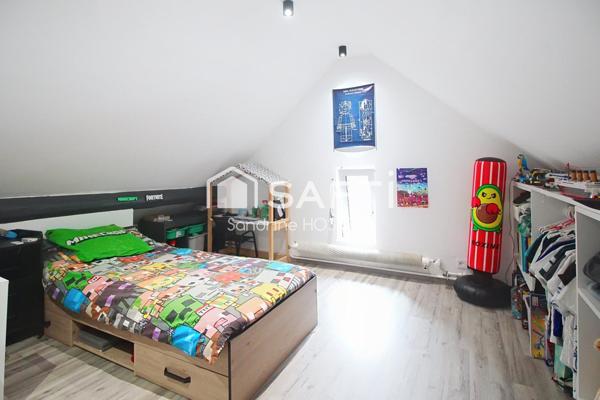 Maison libre 3 côtés avec terrasse, jardin et grand garage!