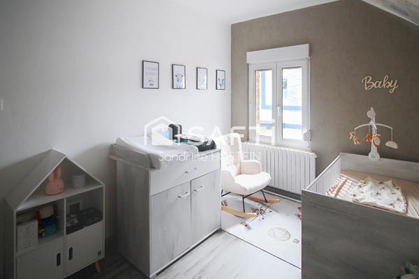 Maison libre 3 côtés avec terrasse, jardin et grand garage!