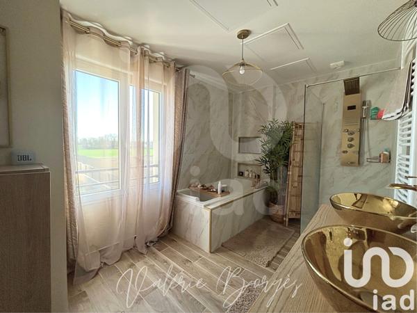 Maison 5 pièces de 165 m² à Fontenay-Trésigny (77610)