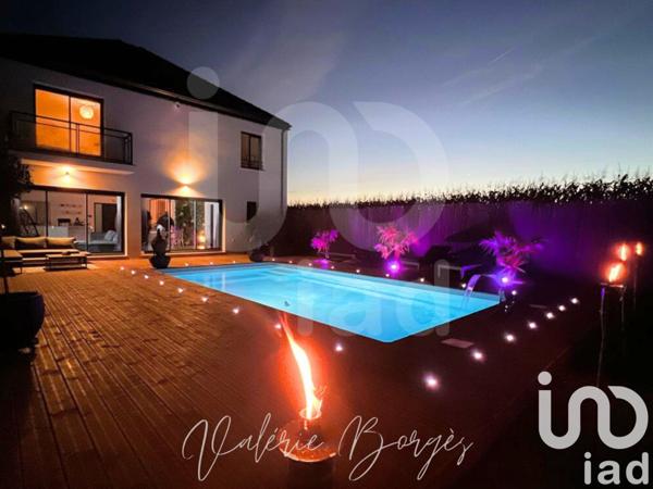 Maison 5 pièces de 165 m² à Fontenay-Trésigny (77610)