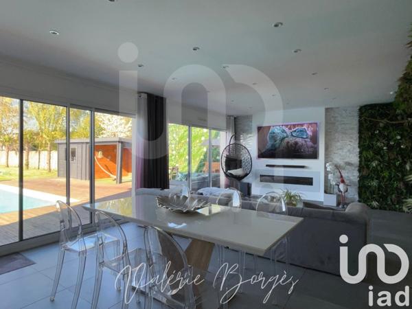 Maison 5 pièces de 165 m² à Fontenay-Trésigny (77610)