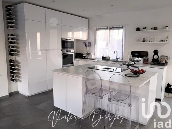 Maison 5 pièces de 165 m² à Fontenay-Trésigny (77610)