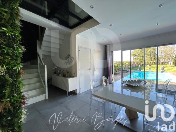 Maison 5 pièces de 165 m² à Fontenay-Trésigny (77610)