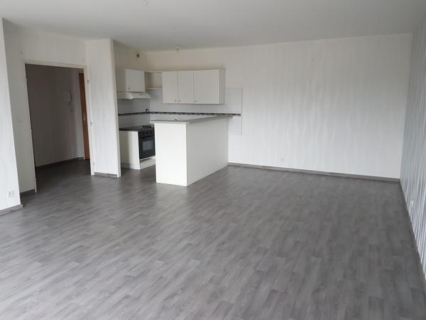 APPARTEMENT F4 LOUÉ CENTRE VILLE CHÂTELLERAULT Réf 2672
