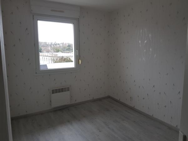 APPARTEMENT F4 LOUÉ CENTRE VILLE CHÂTELLERAULT Réf 2672