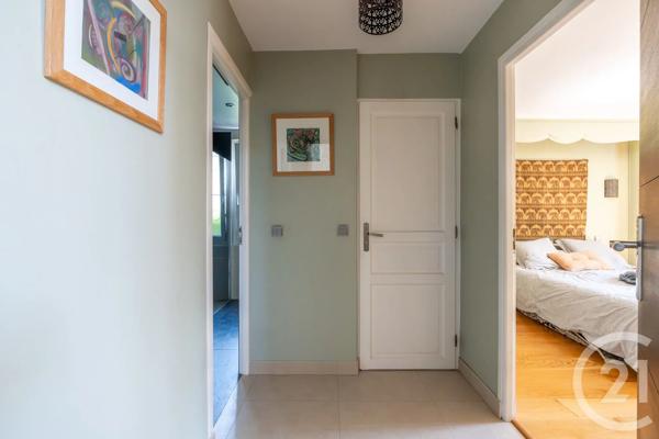 Maison à vendre  6 pièces - 142,15 m 2   LA VARENNE ST HILAIRE  - 94