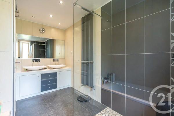 Maison à vendre  6 pièces - 142,15 m 2   LA VARENNE ST HILAIRE  - 94