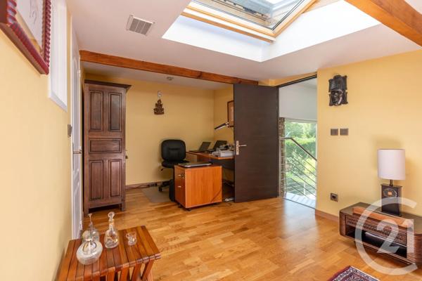 Maison à vendre  6 pièces - 142,15 m 2   LA VARENNE ST HILAIRE  - 94