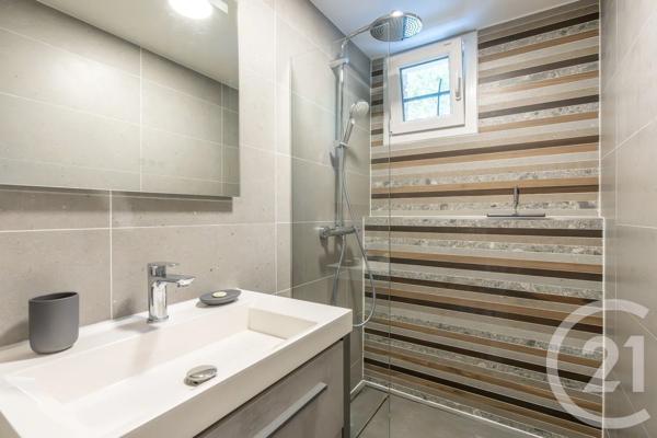 Maison à vendre  6 pièces - 142,15 m 2   LA VARENNE ST HILAIRE  - 94