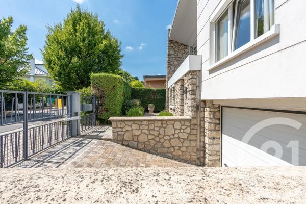 Maison à vendre  6 pièces - 142,15 m 2   LA VARENNE ST HILAIRE  - 94