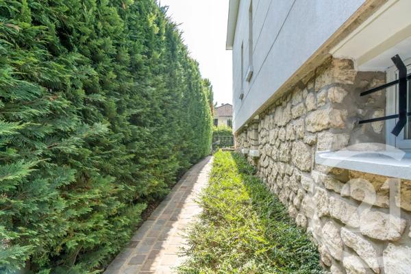 Maison à vendre  6 pièces - 142,15 m 2   LA VARENNE ST HILAIRE  - 94