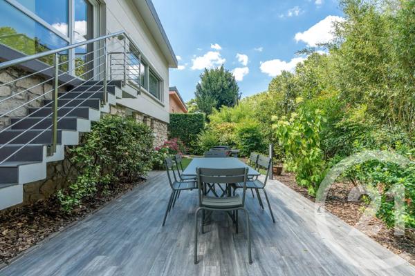 Maison à vendre  6 pièces - 142,15 m 2   LA VARENNE ST HILAIRE  - 94