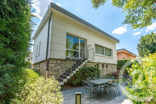 Maison à vendre  6 pièces - 142,15 m 2   LA VARENNE ST HILAIRE  - 94