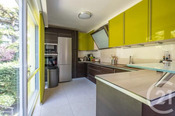 Maison à vendre  6 pièces - 142,15 m 2   LA VARENNE ST HILAIRE  - 94