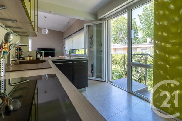 Maison à vendre  6 pièces - 142,15 m 2   LA VARENNE ST HILAIRE  - 94