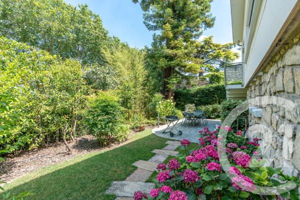 Maison à vendre  6 pièces - 142,15 m 2   LA VARENNE ST HILAIRE  - 94