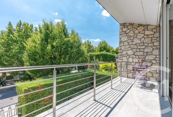 Maison à vendre  6 pièces - 142,15 m 2   LA VARENNE ST HILAIRE  - 94