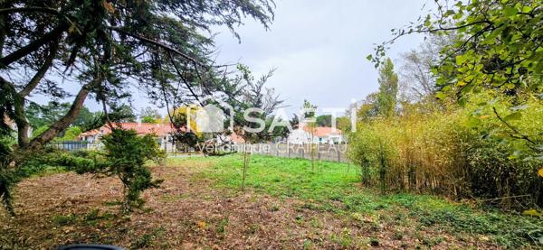 TERRAIN CONSTRUCTIBLE – 704 m² – À 5 MINUTES DE BRÉTIGNOLLES-SUR-MER ET SAINT-GILLES-CROIX-DE-VIE