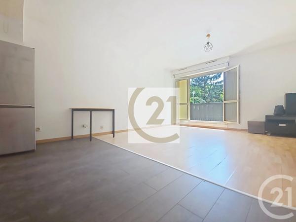 Appartement F2 à vendre  2 pièces - 47,81 m 2   IVRY SUR SEINE  - 94