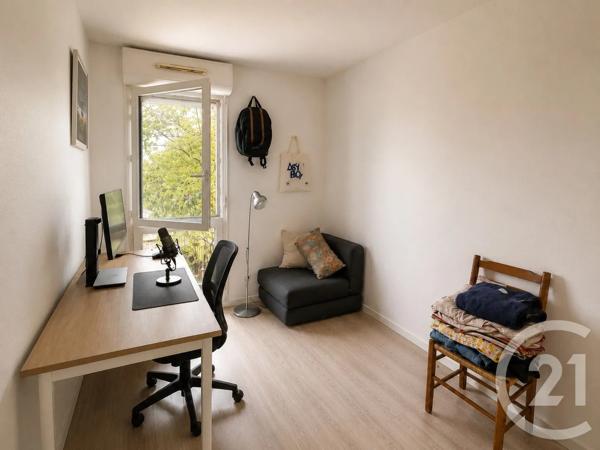 Appartement à vendre  4 pièces - 79,68 m 2   LA PLAINE ST DENIS  - 93