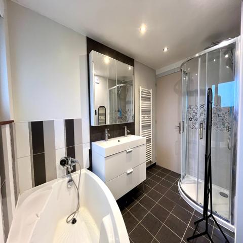 Maison
                                                                                                                                                                                                                                                                                                                        6 pièce(s)                                                                                                                                                                                                          4 chambre(s)                                                                                                                                                                                                          115  m²