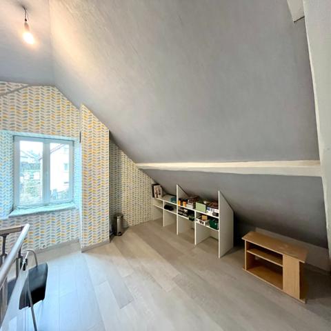 Maison
                                                                                                                                                                                                                                                                                                                        6 pièce(s)                                                                                                                                                                                                          4 chambre(s)                                                                                                                                                                                                          115  m²