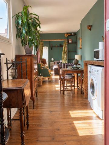 Appartement
         2 pièces
        - 33 m² 320 000 € *