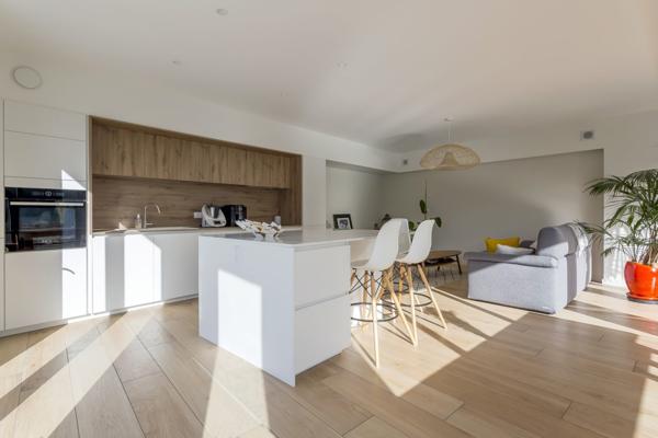 Maison contemporaine avec jardin paysagé aux Essarts