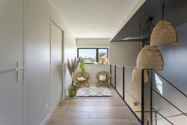 Maison contemporaine avec jardin paysagé aux Essarts